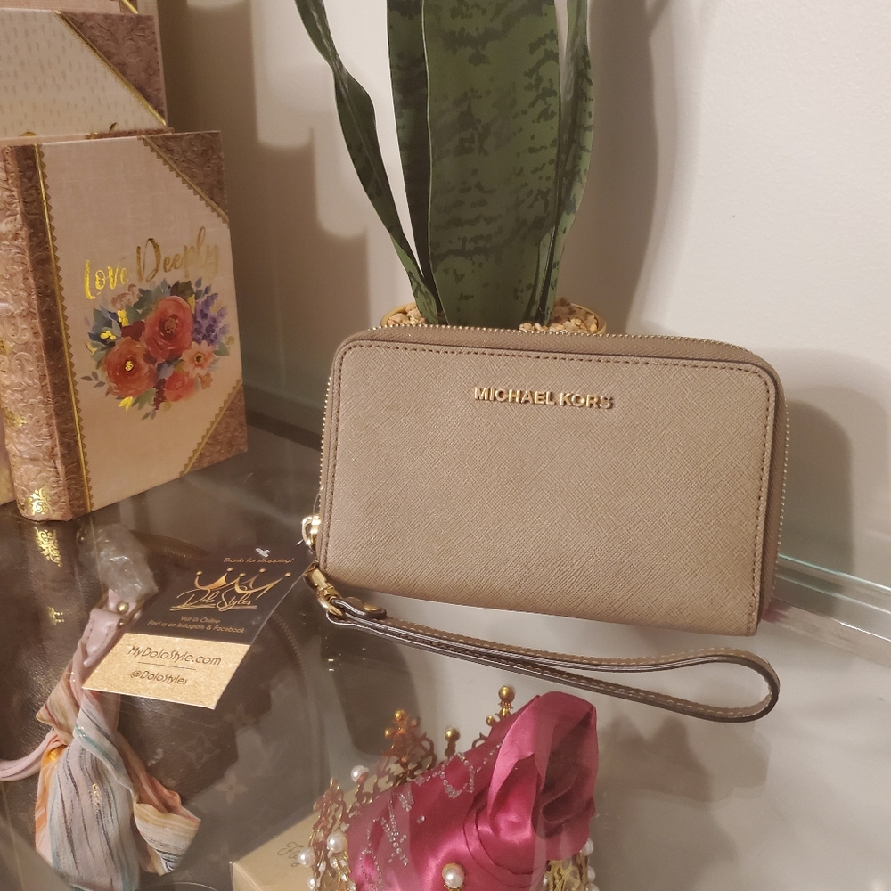 Michael Kors Phone Clutch/Wallet in Dark Dune